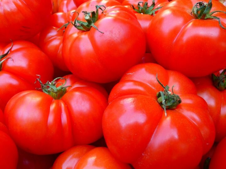 Potencjalne korzyści ze spożywania soku pomidorowego dla zdrowia kości