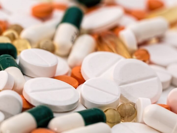 Wybór skutecznych tabletek na zaparcia – co trzeba wiedzieć?