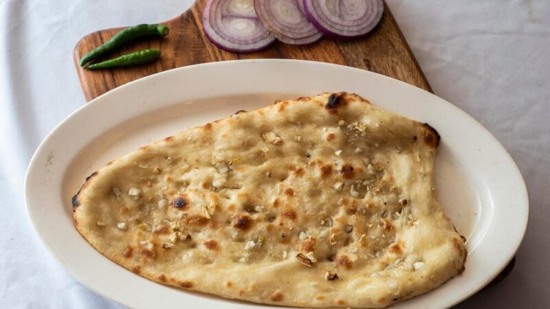 Chleb indyjski: przepis na plain naan i butter naan